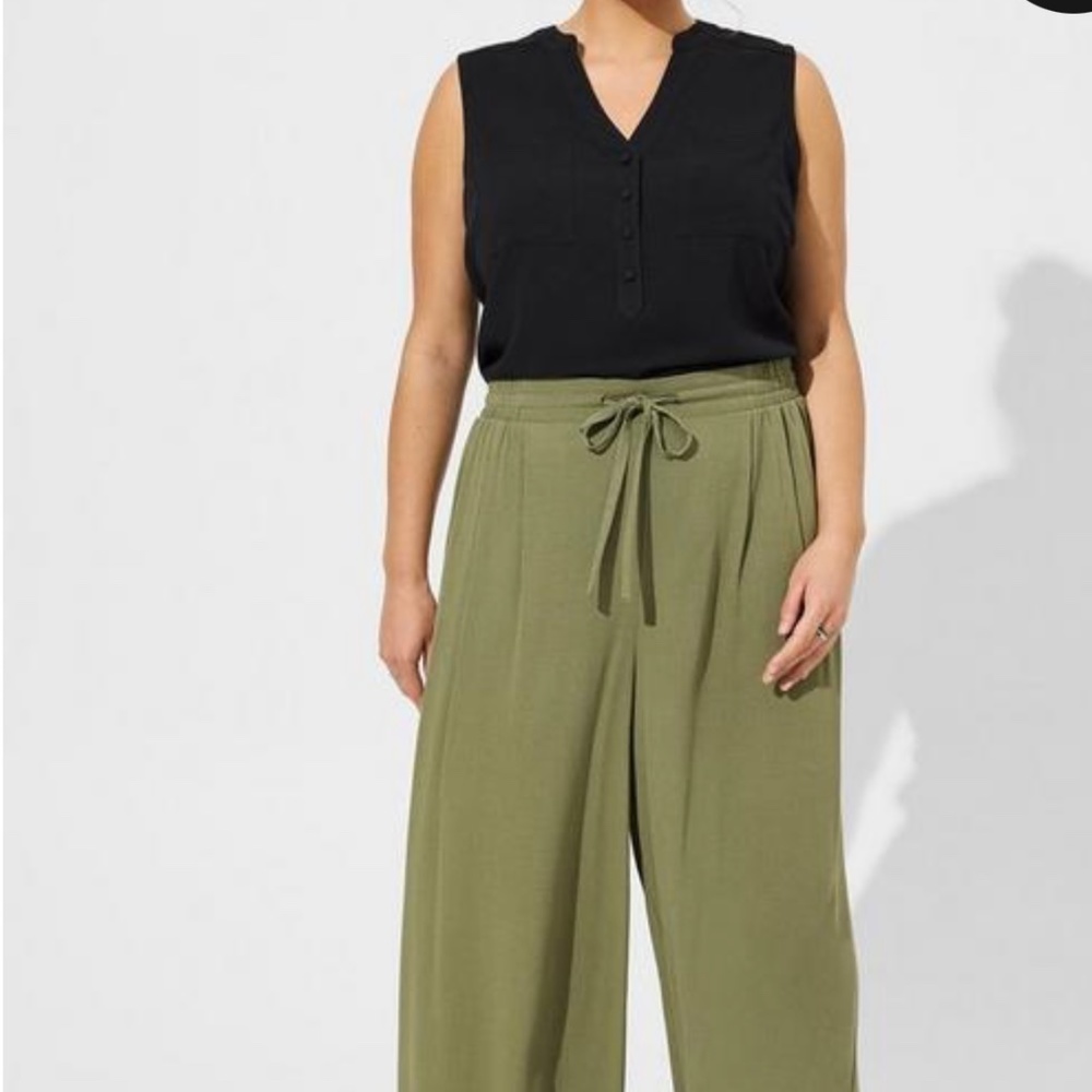 TORRID NWT Harper Gauze Sleveless Pullover